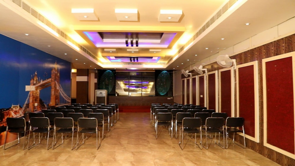 The Wallflower Hotel 13/16
