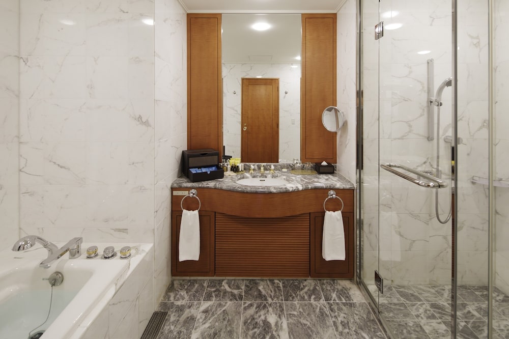 Biwako Hotel 49/50