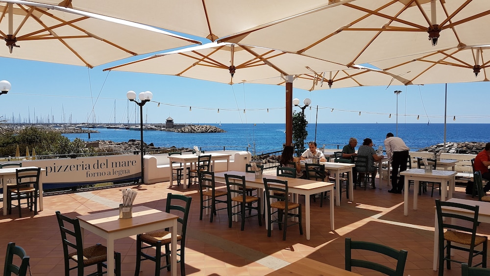 Mercure Civitavecchia Sunbay Park Hotel 40/65