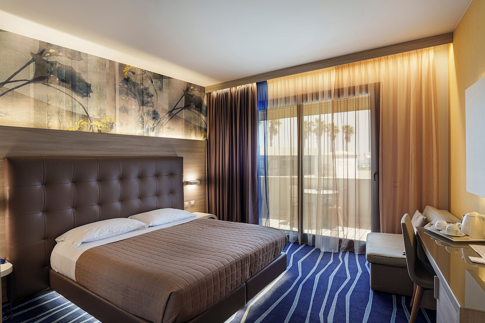 SUPERIOR, DOUBLE OR TWIN BED, POOL VIEW