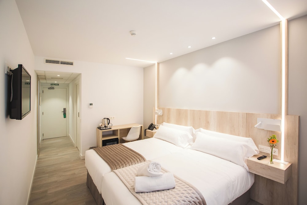 Hotel Dwo Abaster 10/22