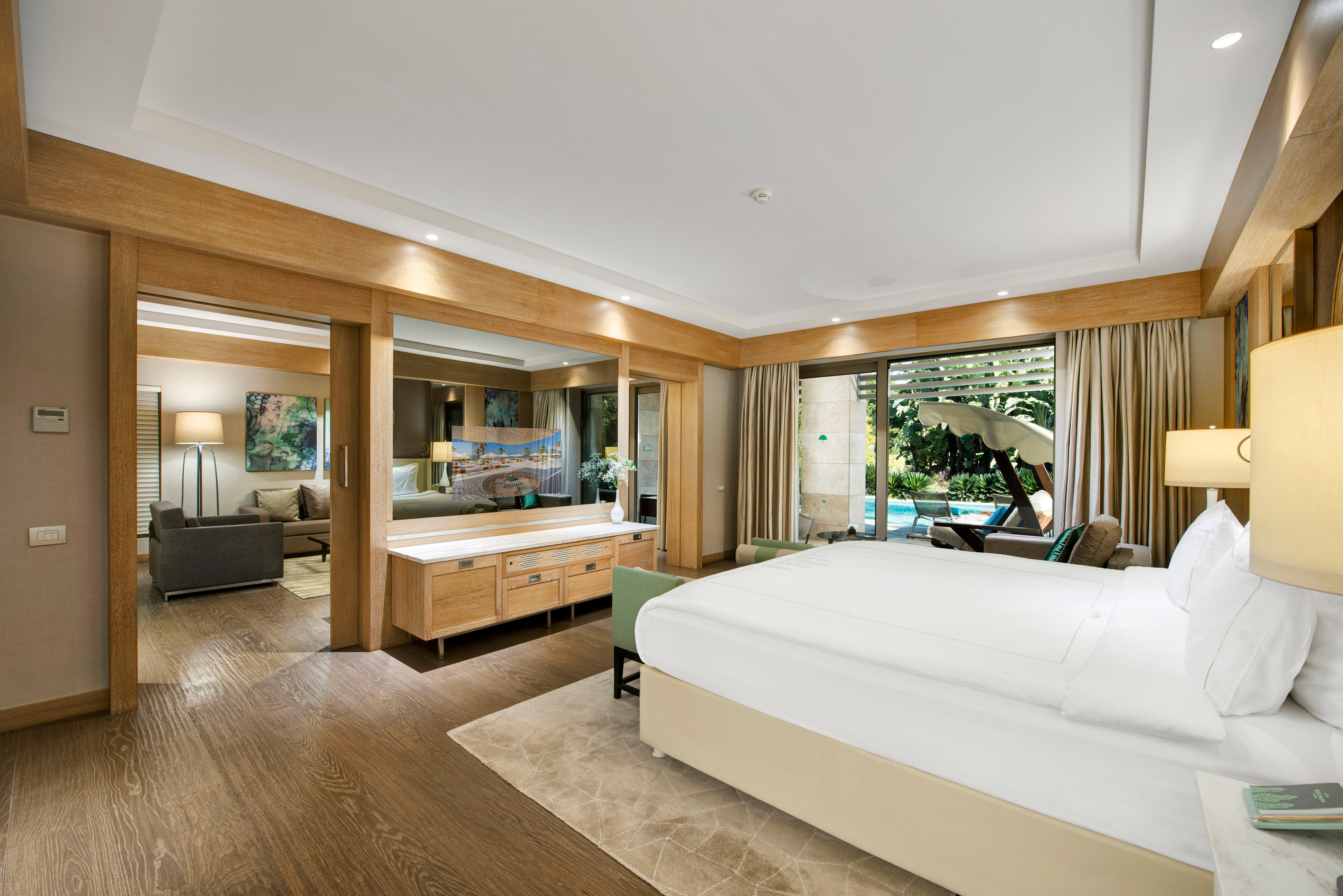 Pool, Pearl, Suite