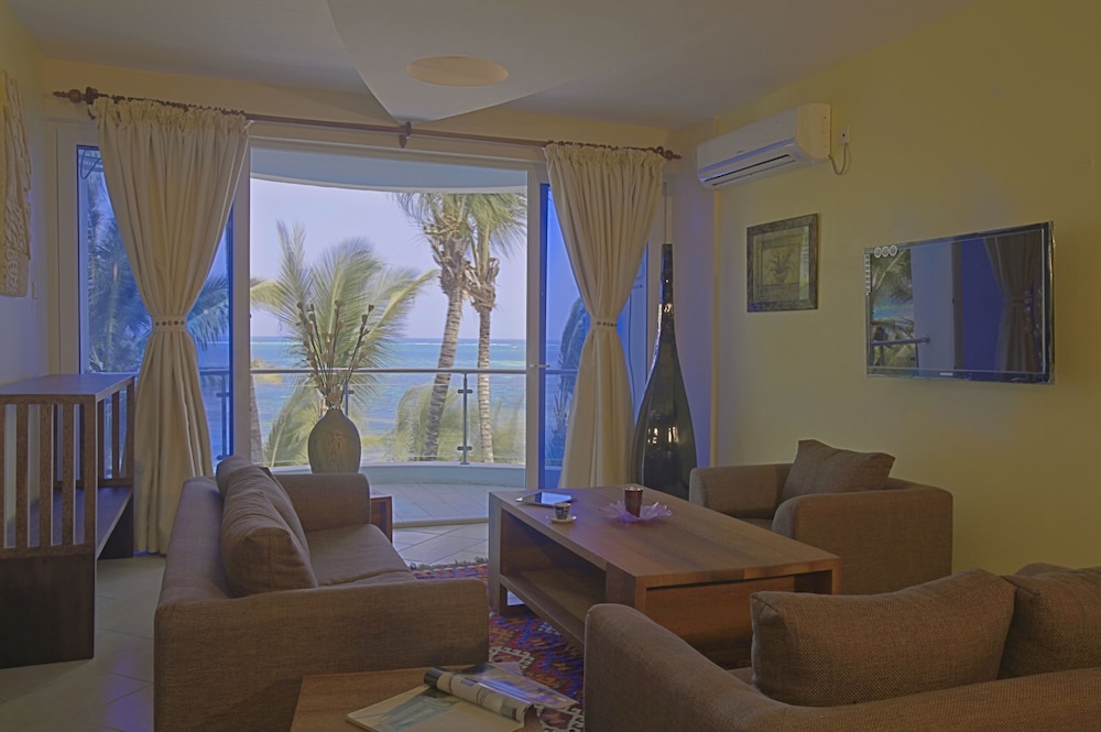 Cowrie Shell Beach Apartments 27/50