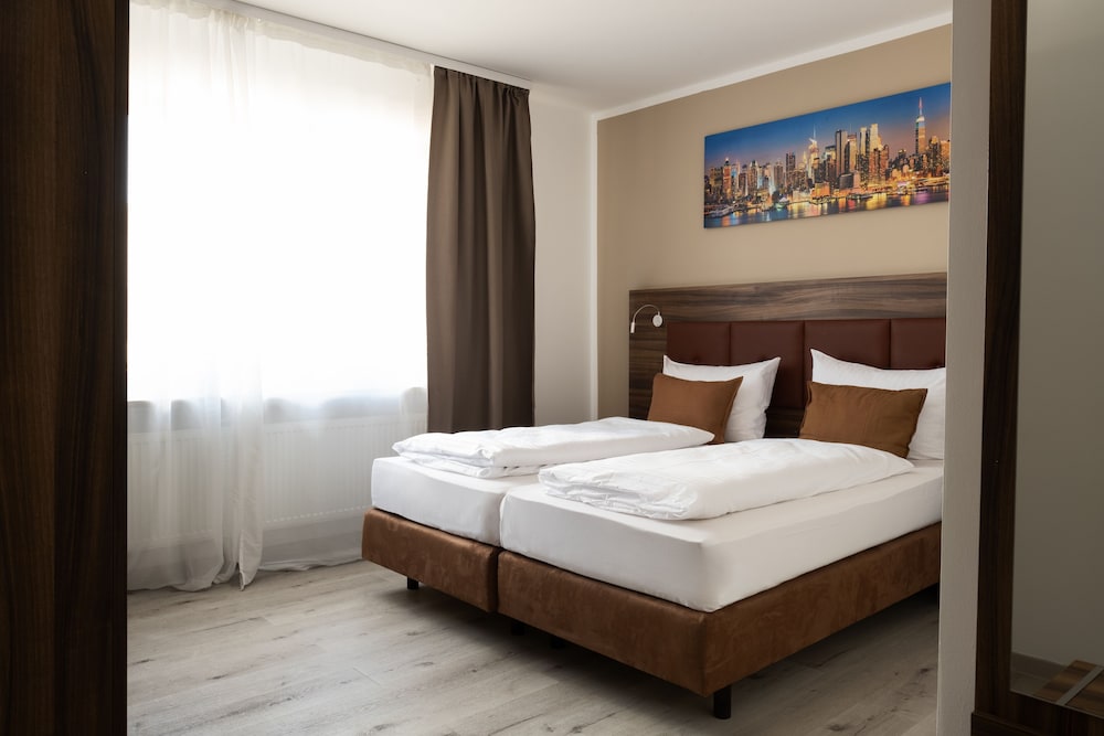 DELUXE, TWIN BEDS