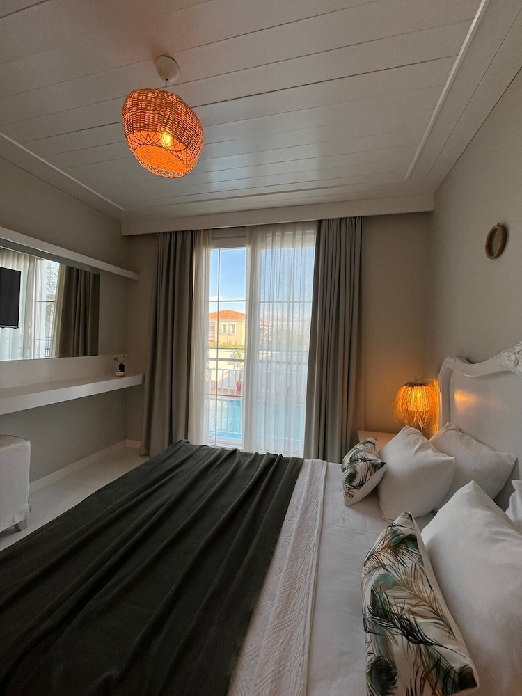 DELUXE, BALCONY