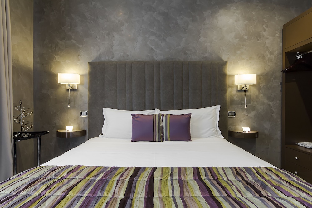 DELUXE, DOUBLE OR TWIN BED, BALCONY