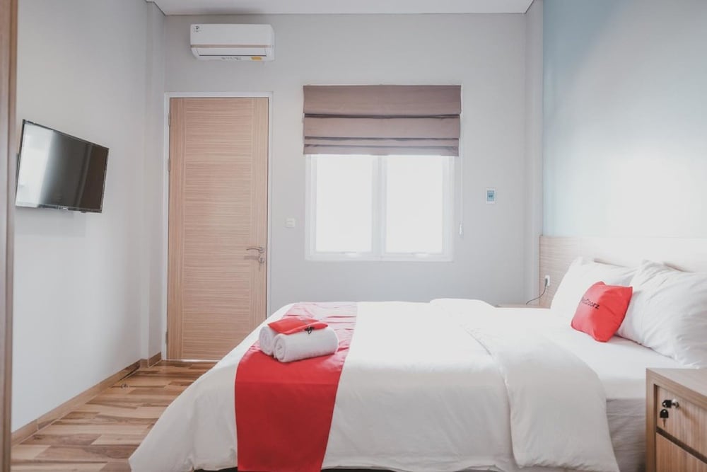 RedDoorz Plus at Karet Pedurenan 3 19/49