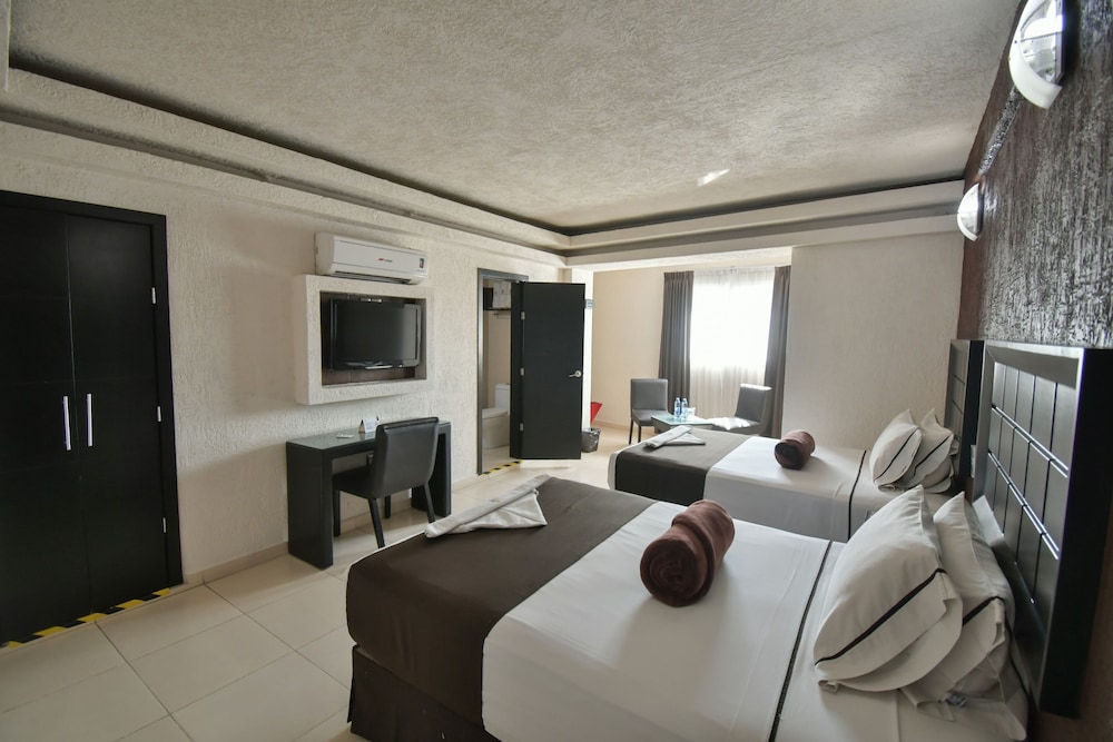 Hotel Portonovo Plaza Guadalajara 25/35