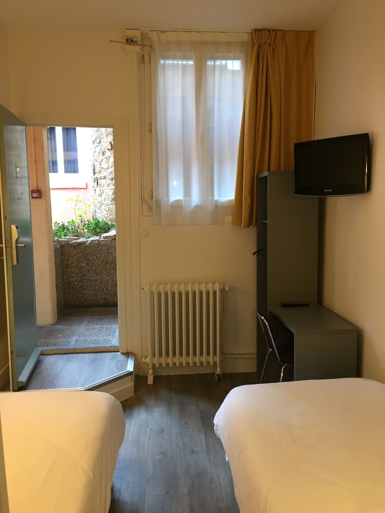 Hotel Au Patio Morand 25/36