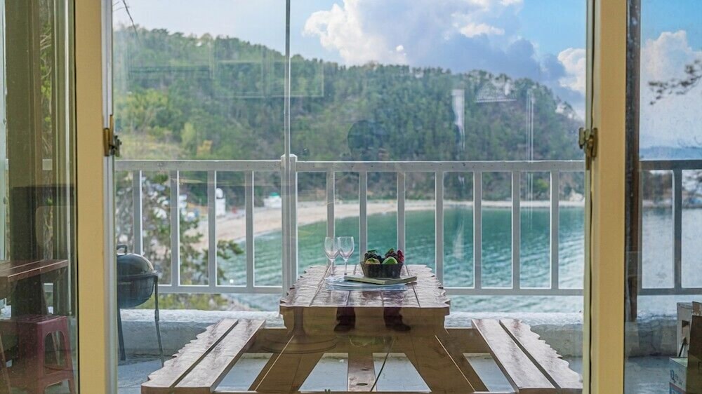 Geoje White O Pension 22/50