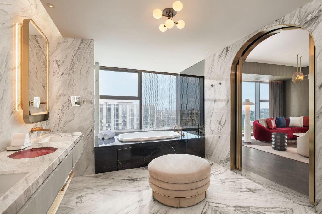 1 Bedroom, Ewow, Suite, King Bed, Partial Ocean View