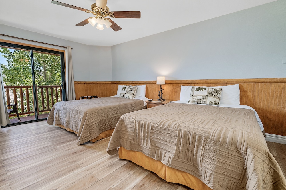 Big Bear Lakefront Lodge 15/50