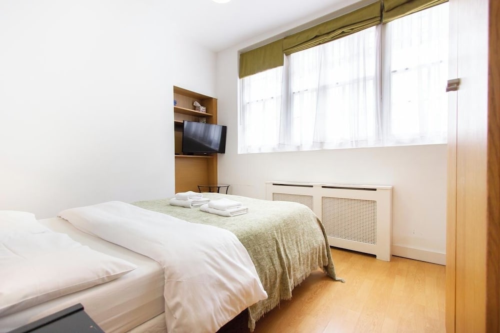 Studios 2 Let North Gower 32/75