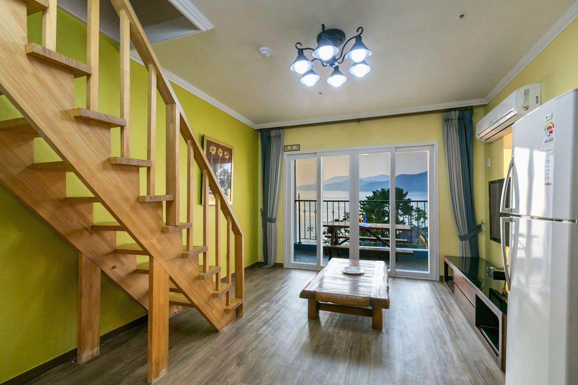 Tongyeong Beach Castle Hotel 43/54
