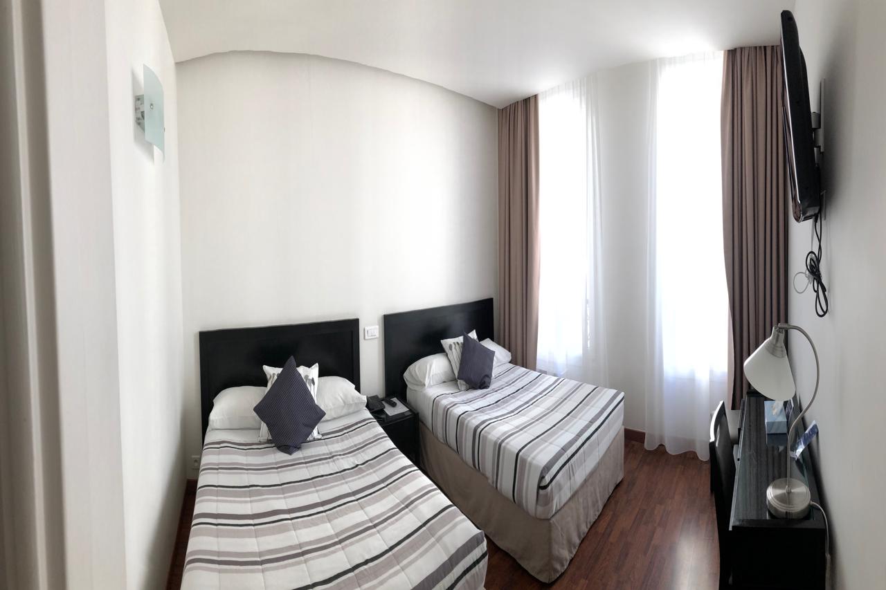 Hotel Cosmotel 46/83