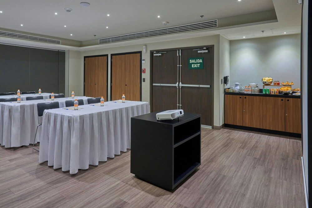 City Express by Marriott Guaymas 11/58