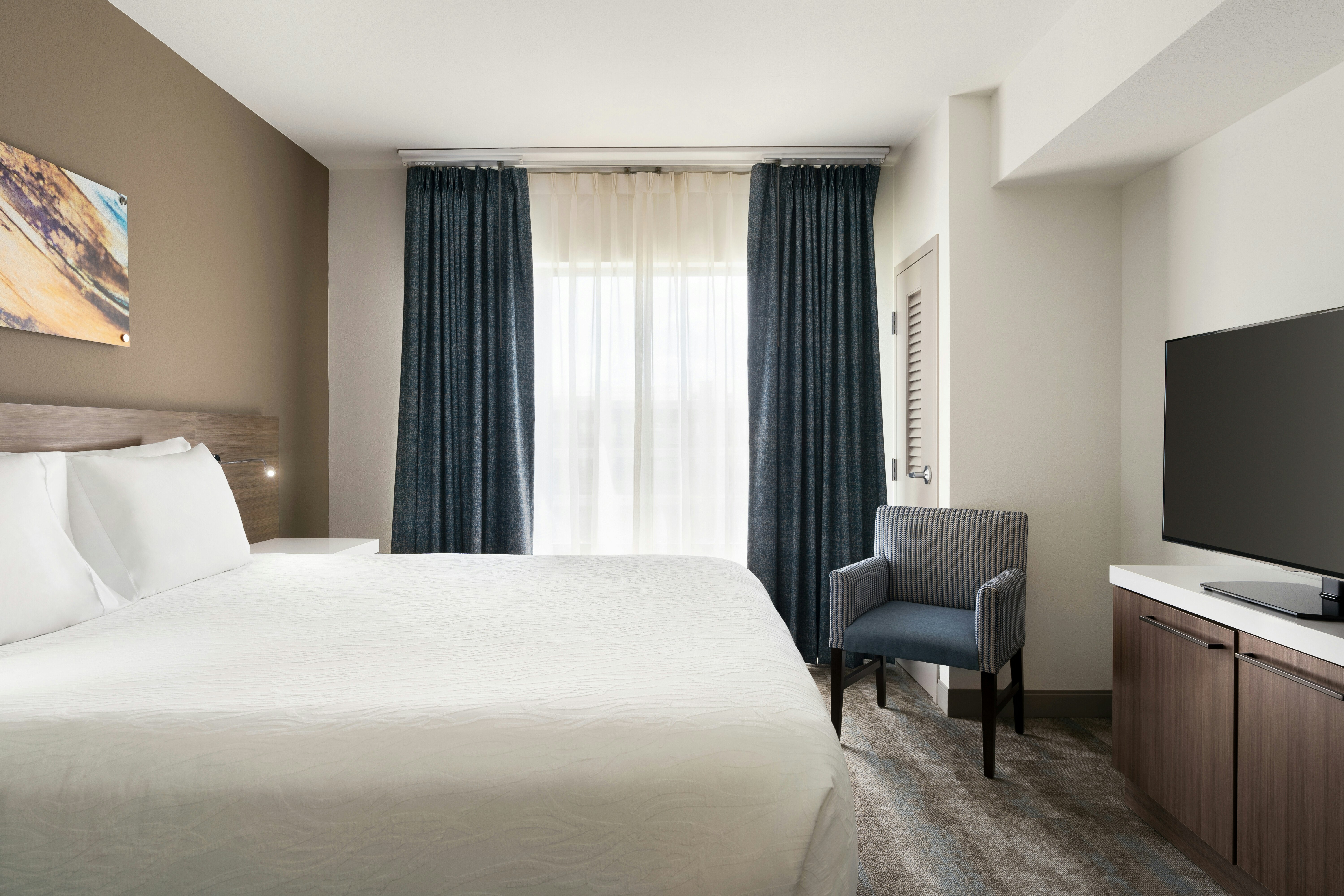 ROOM, KING BED