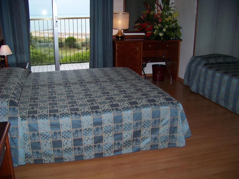 HOTEL BEAU RIVAGE PINETA 19/54