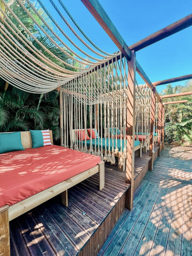 Tropicana Suites 17/50