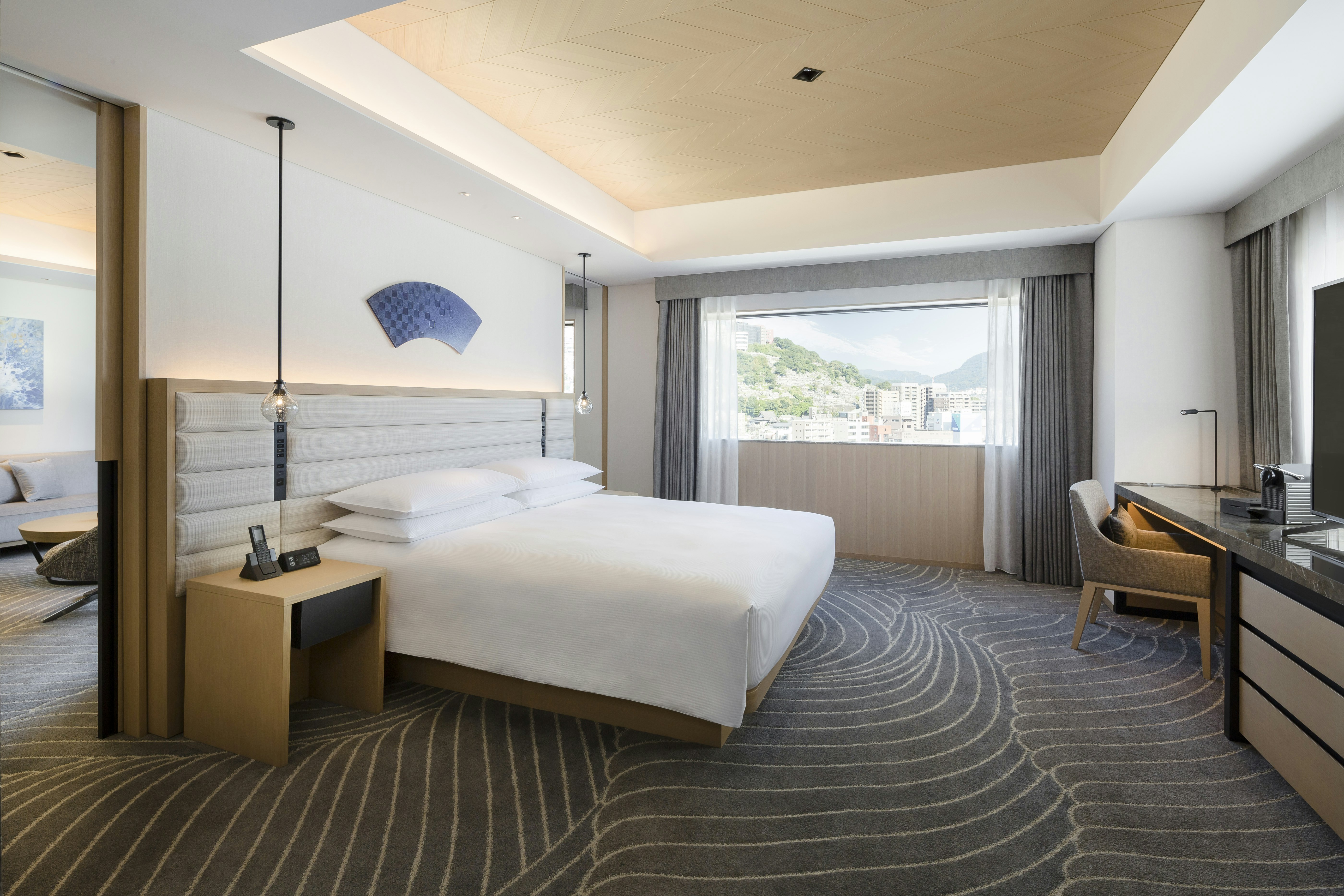 PREMIUM, SUITE, KING BED