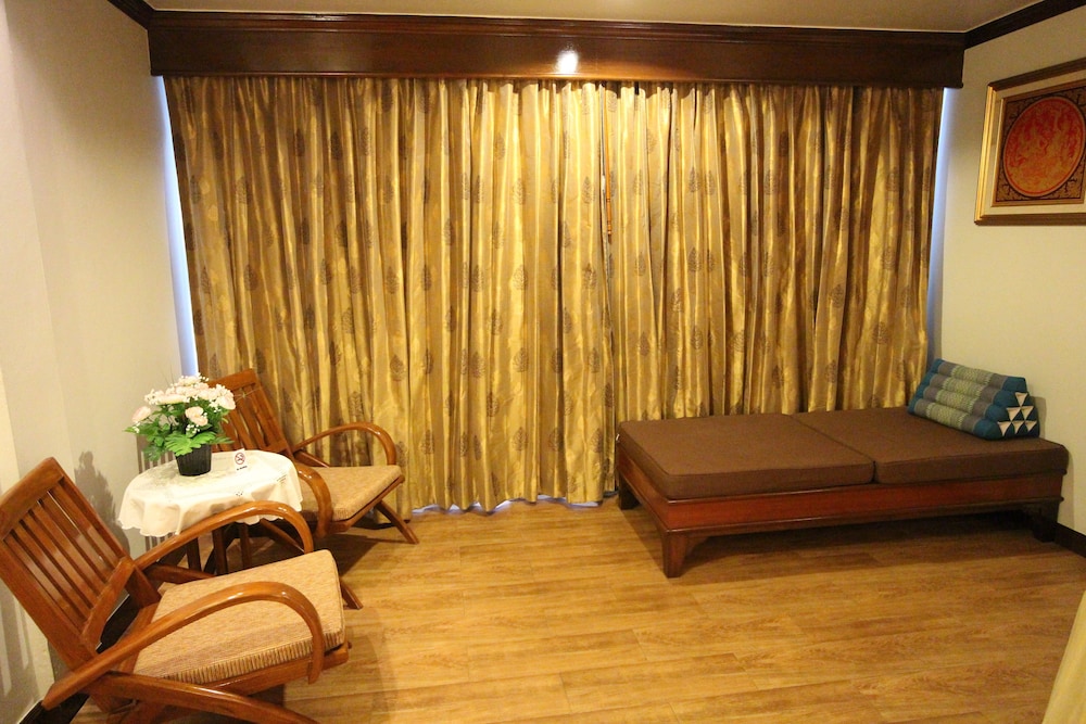 P P Palmtree Resort 24/50