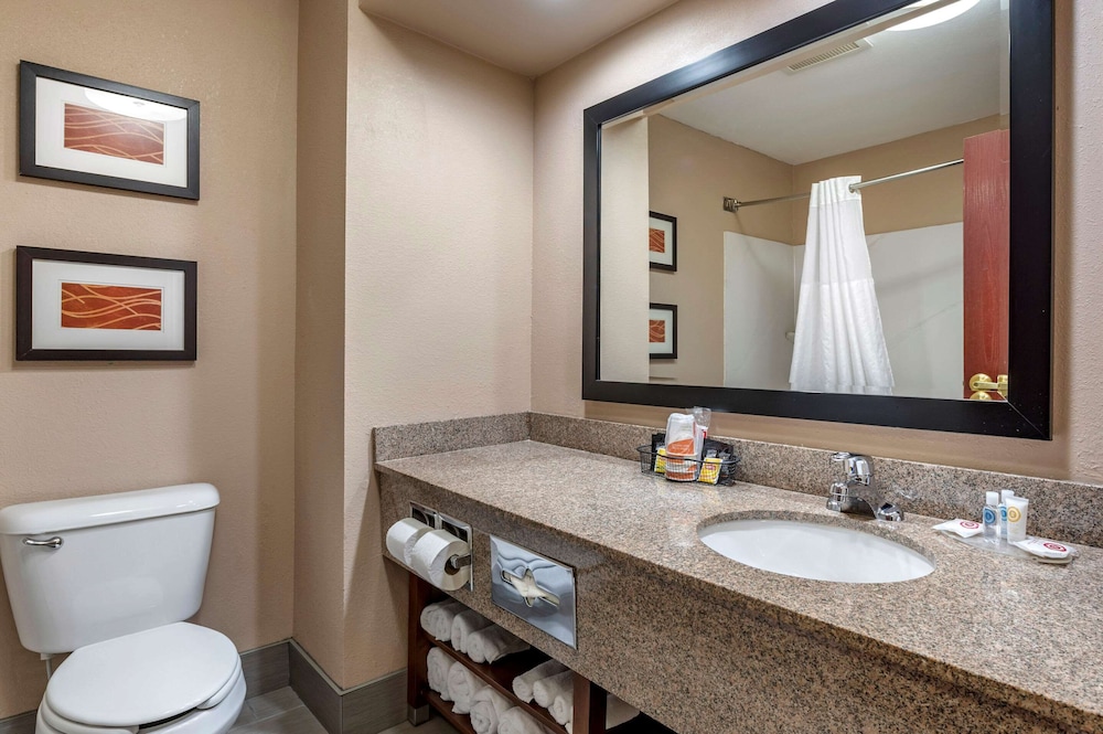 Comfort Inn and Suites Lawrenceburg, IN 39/43