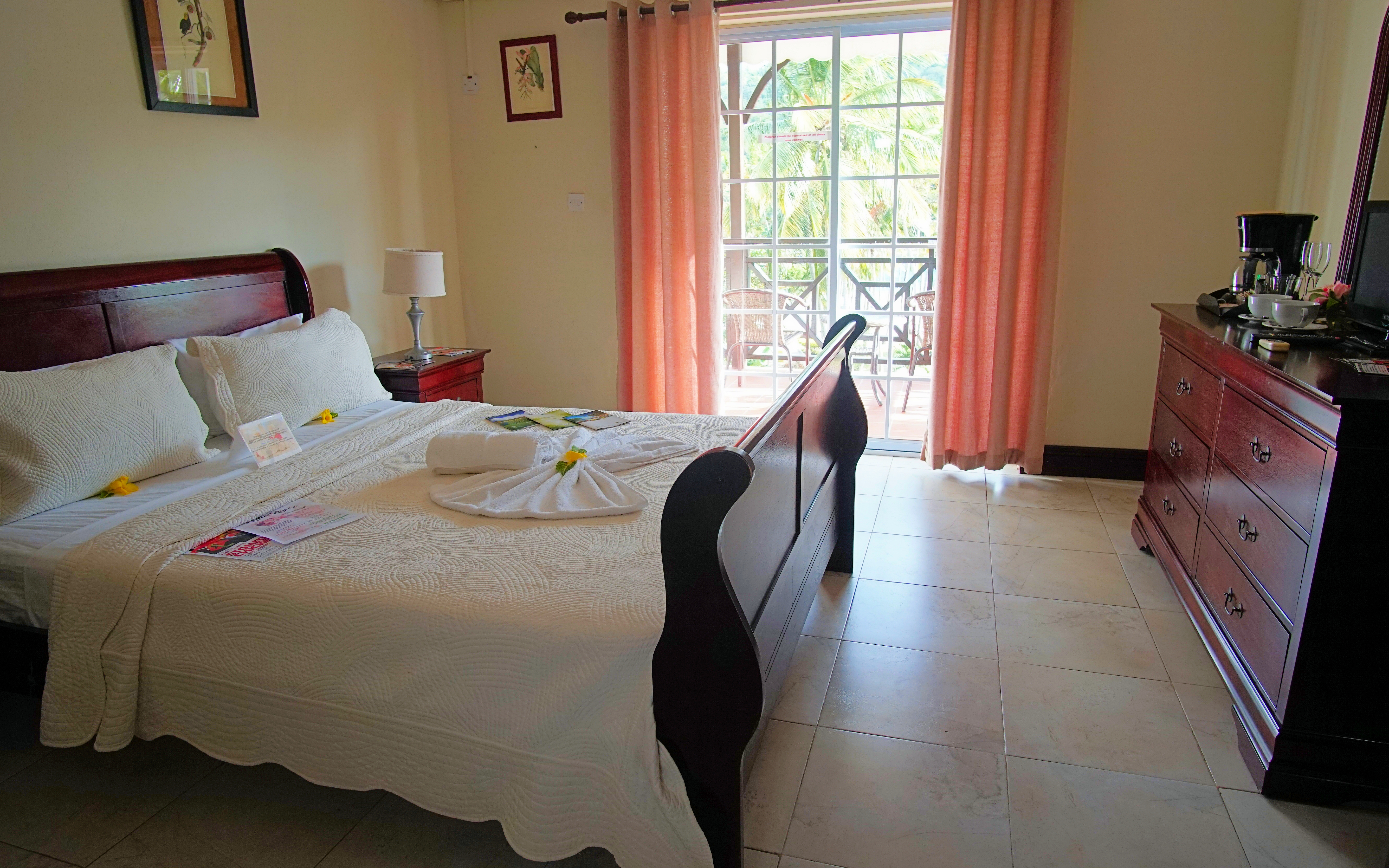 Deluxe, Double Bed