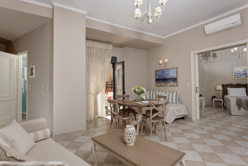 Ionia Suites 32/40