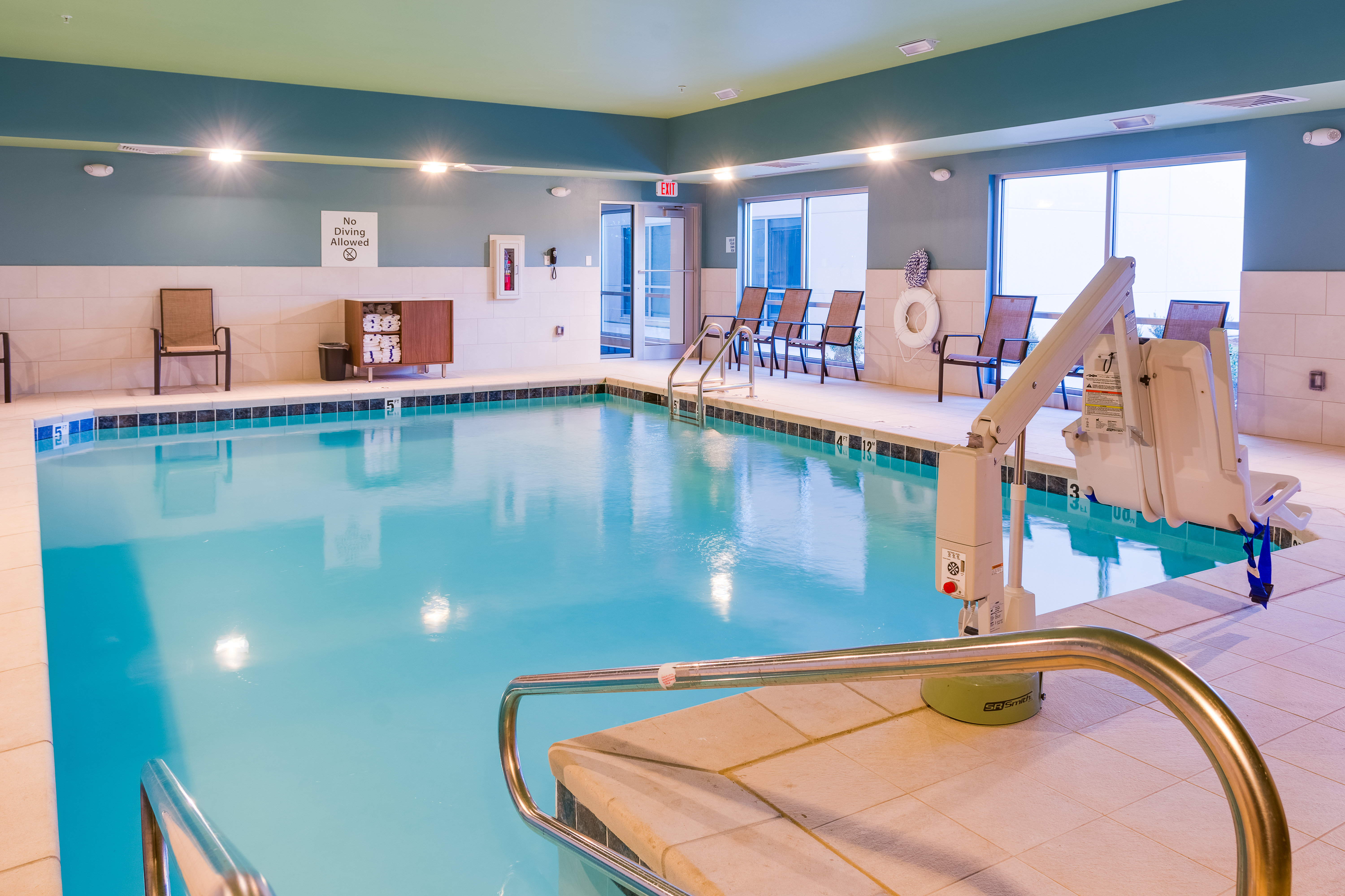 Holiday Inn Express Suites Russellville 28/59