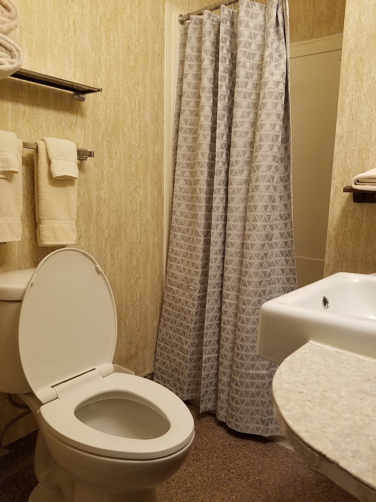 Monte Villa Inn 33/36