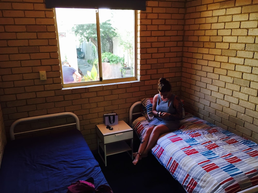 ROOM, TWIN BEDS