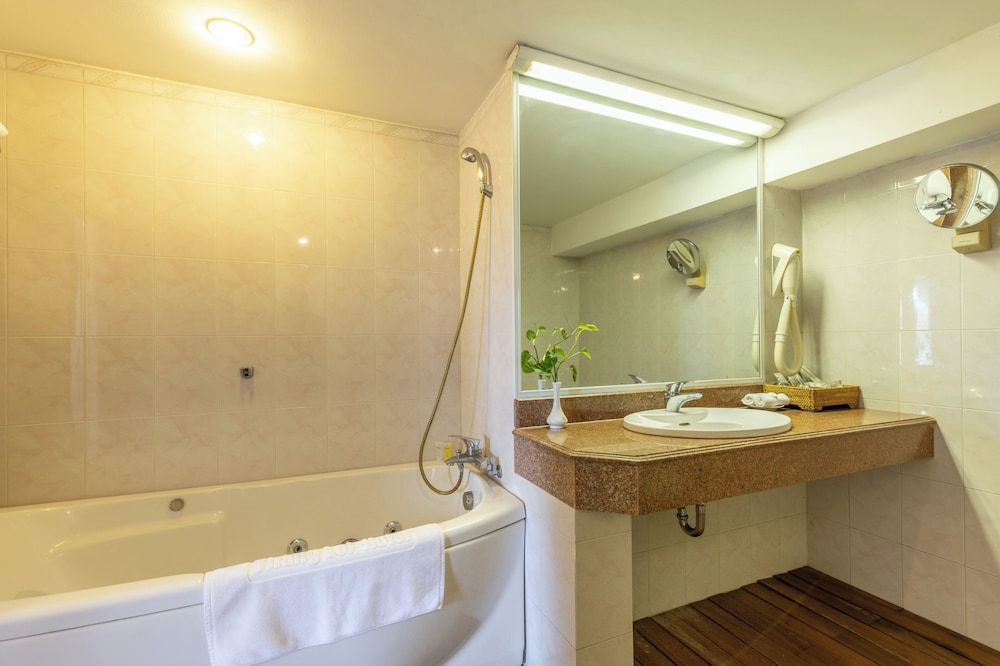 Thang Loi Hotel 50/50