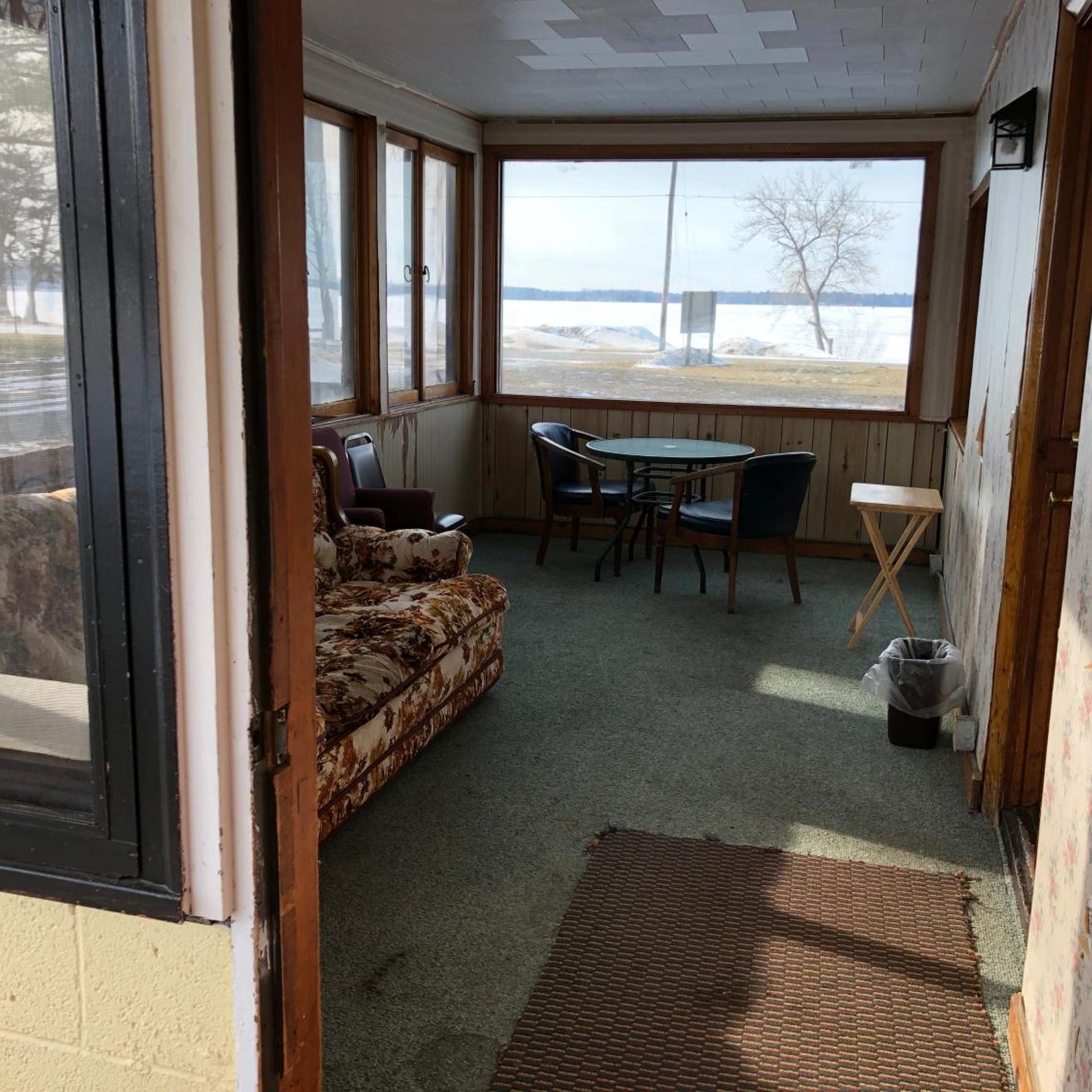 Sun 'n Snow Motel 23/50