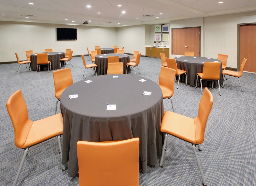 Holiday Inn Express Hotel And Suites Denton Unt Twu 65/68