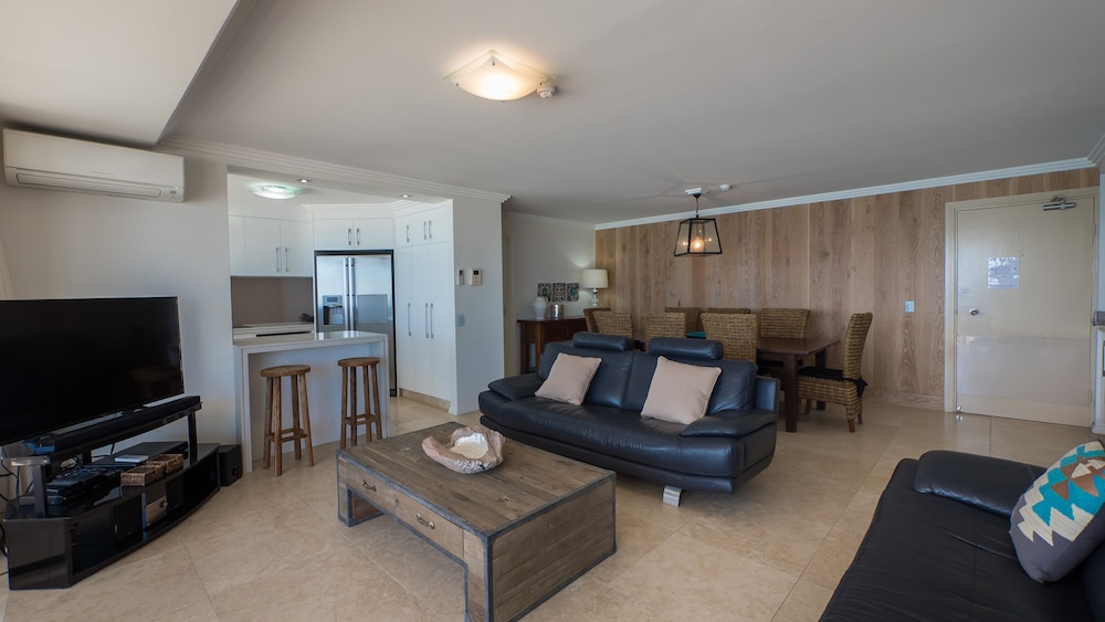 Norfolk Luxury Beachfront Apartments 46/74