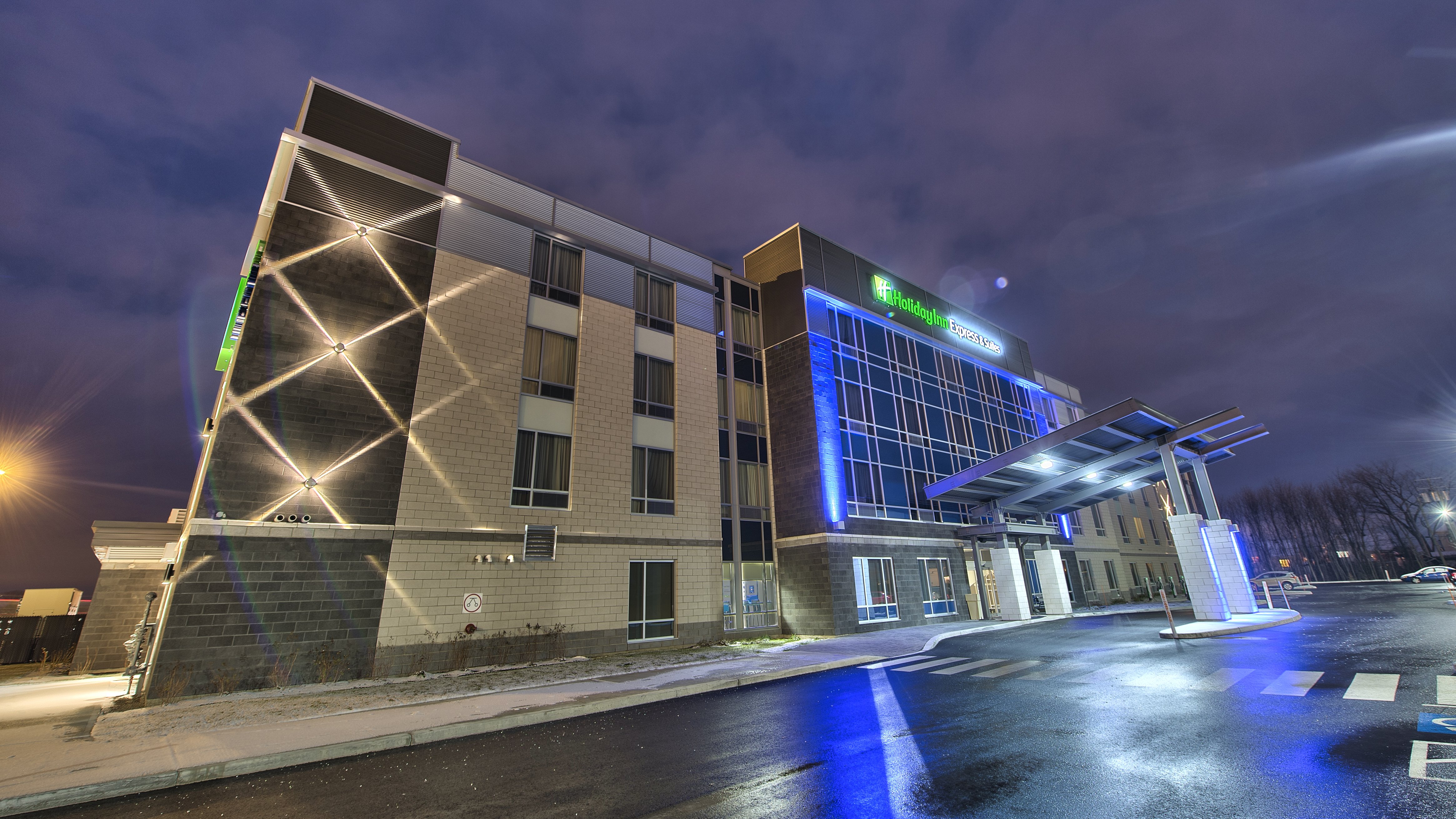 Holiday Inn Express And Suites Vaudreuil Dorion 2/31