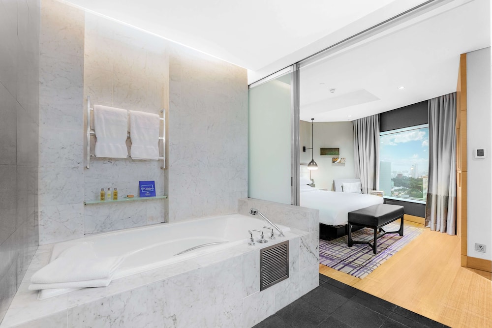Grand, Executive, Suite, King Bed, City View, Hilton Kuala Lumpur 7/7