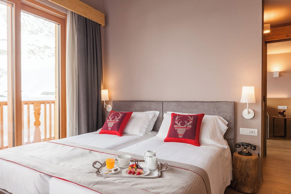 2 Bedrooms, Exclusive, Master, Suite, Twin Beds, Queen Bed, Sofa