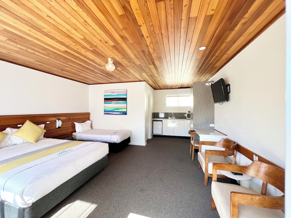 PORT CAMPBELL MOTOR INN 16/50