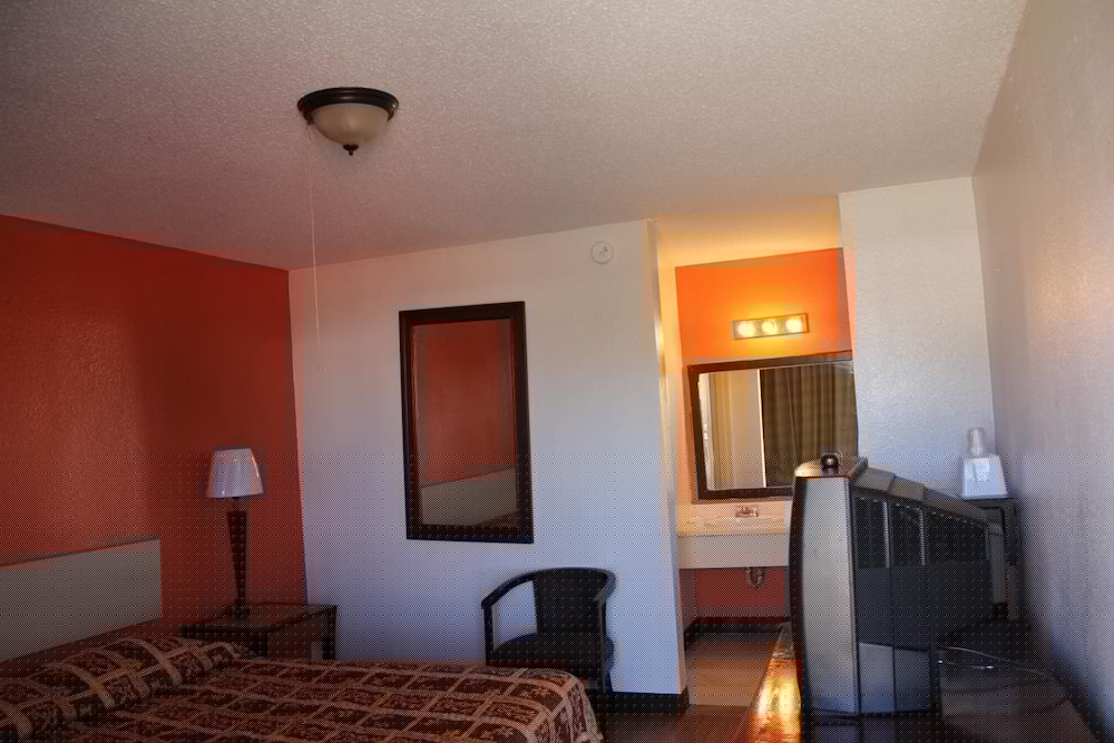 LoneStar Inn & Suites 38/51