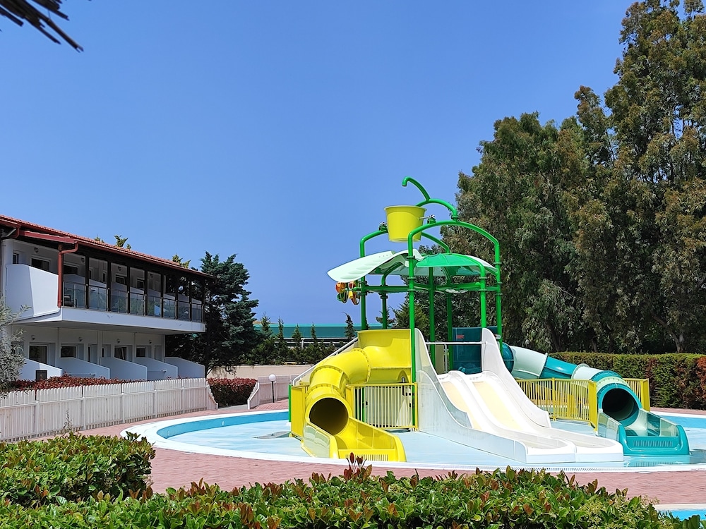 Alexandros Palace Hotel and Suites 76/83
