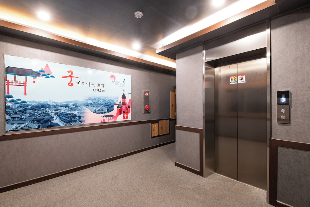 Gung Tourist Hotel 7/52