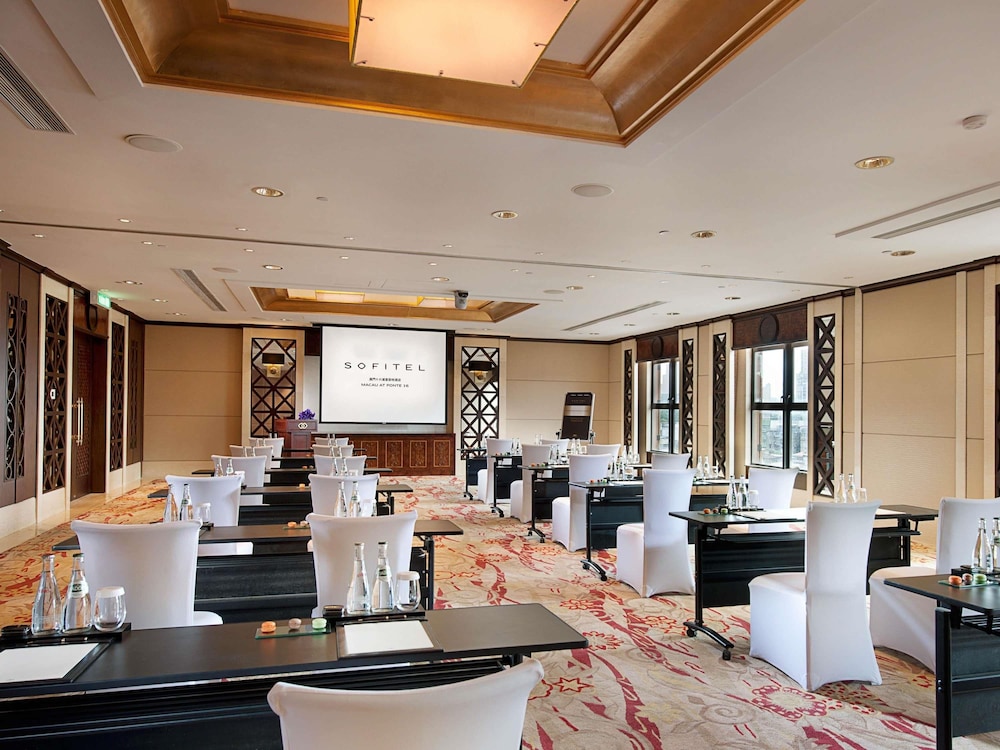Sofitel Macau at Ponte 16 62/71