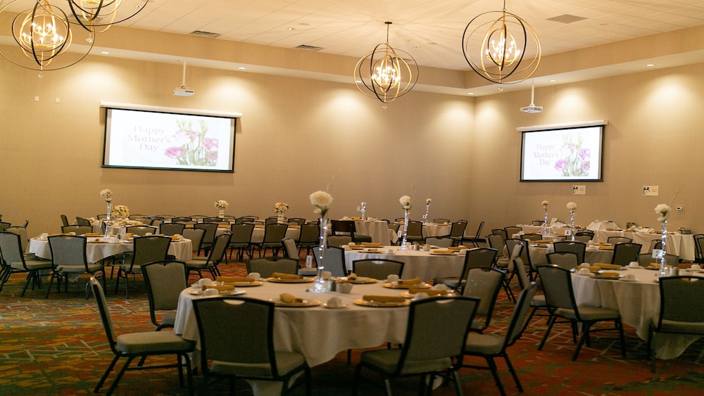 Holiday Inn Mishawaka North 43/50