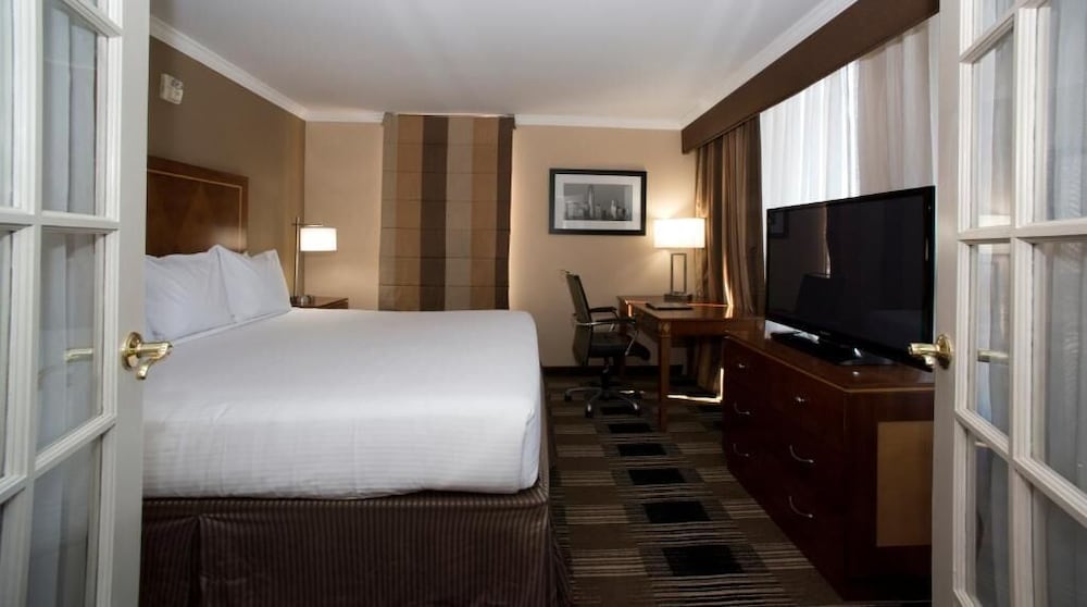Hotel Executive Suites 13/57