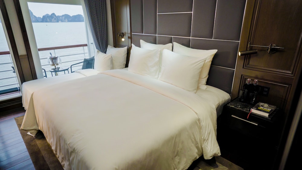 Paradise Grand Cruise – Lan Ha Bay 25/65