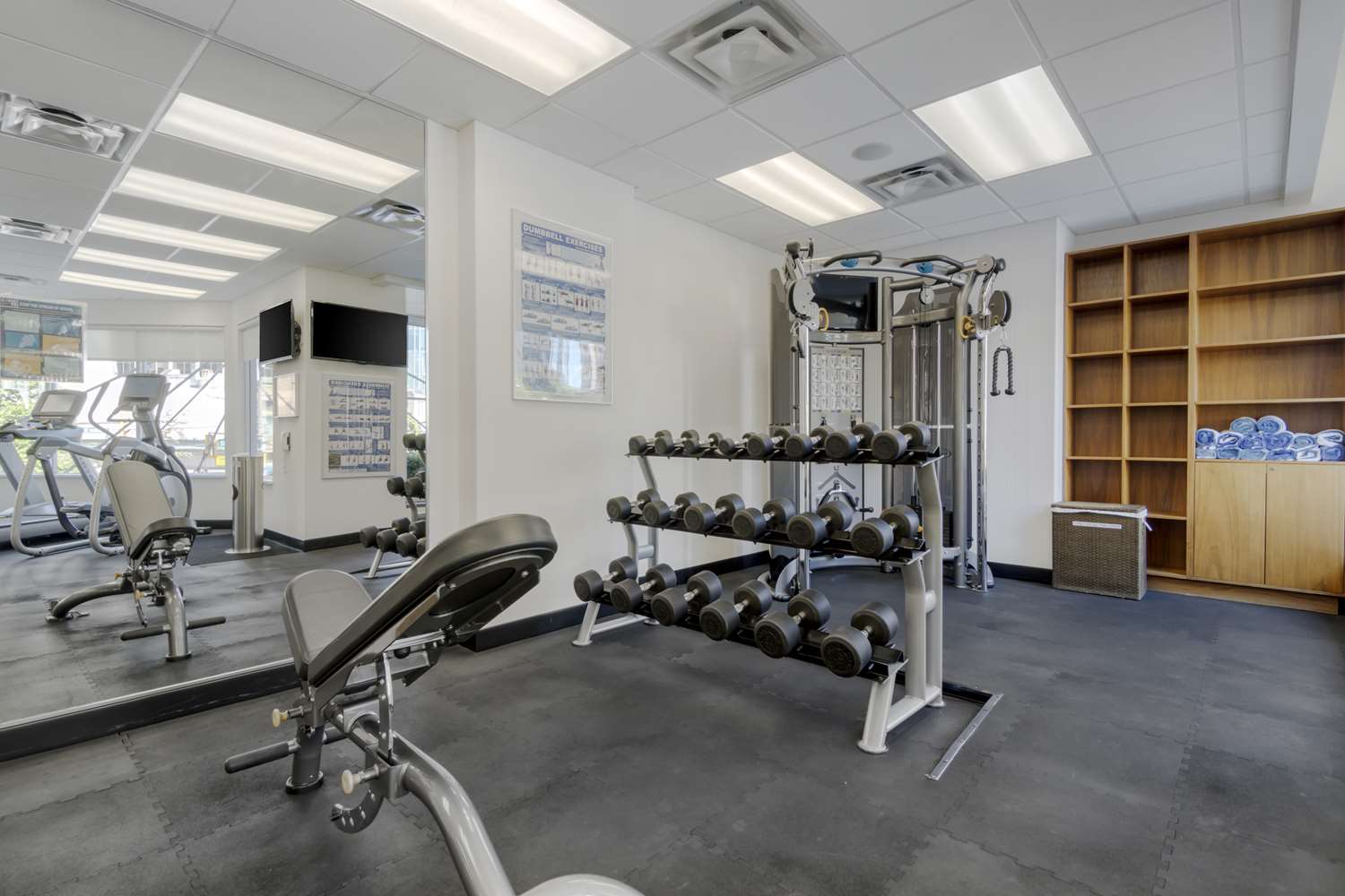 Best Western Premier Chateau Granville Hotel and Suites and Conf. Centre 42/61