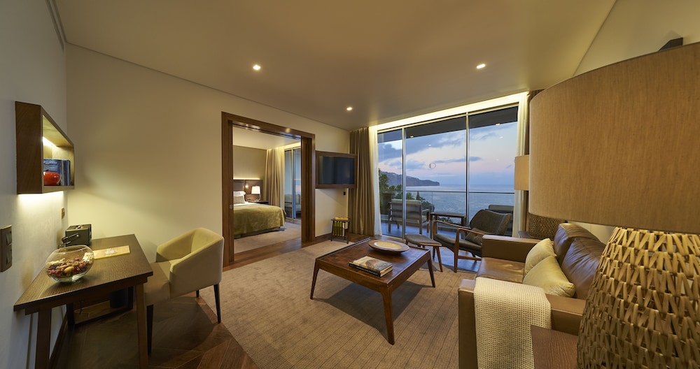 Les Suites At The Cliff Bay 16/34