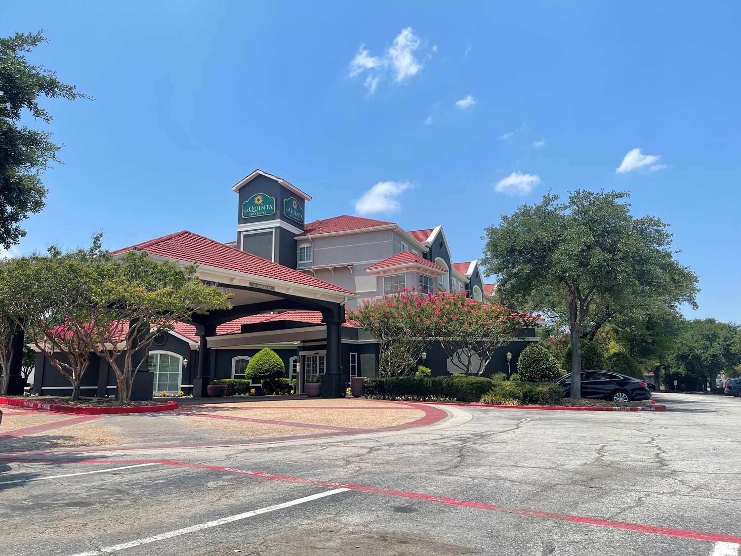 La Quinta Inn & Suites by Wyndham Dallas Arlington South 55/66
