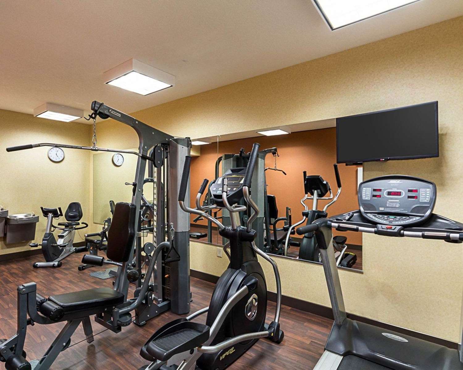 Comfort Suites Airport Wichita, KS 20/41